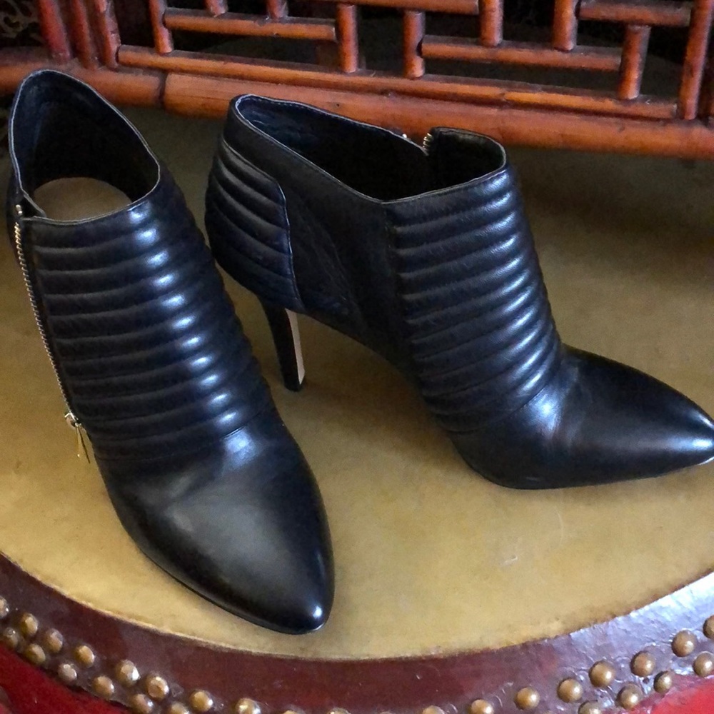 Anne Taylor black Lucia Side ZIP Shoo-ties